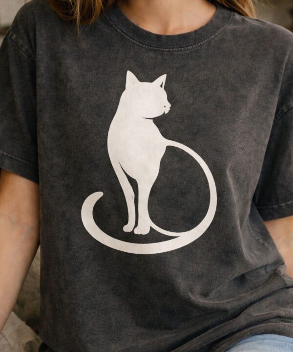 Cozy vibes with a minimalist cat design