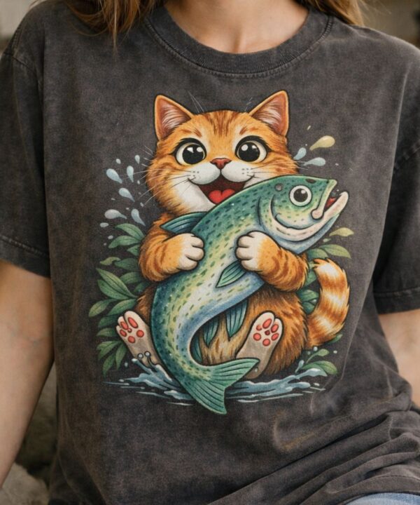 Vintage tee with a quirky cat